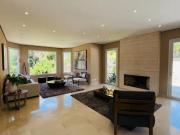 Oportunidade. Magnífica casa MOBILIADA de condomínio...