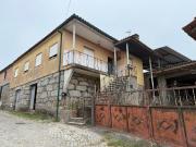 Oportunidade! Moradia com adega, pátio e quintal em Vila...