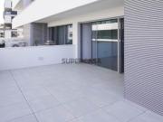 T2 Exclusivo com Terraço e Vista Mar Viva com Elegância...