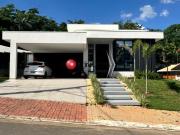 Oportunidade única: Casa de alto padrão em condomínio...