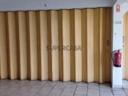 Oportunidade Única em Lagos: Garagem Usada com Portão...