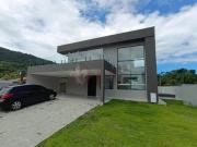 Oportunidade Única! Imóvel de Alto Padrão em Condomínio...