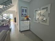 Oportunidade Única: Sobrado 3 Dorms com Suíte e Closet...