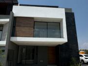 OPORTUNIDAS PRECIOSA CASA LOMAS DE ANGELOPOLIS