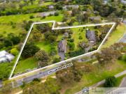 Opportunity and options with 2 homes on 1.4ha of prime...