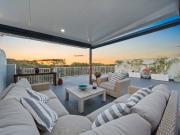 Opposite beach, top floor + rooftop