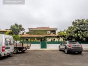 Óptima moradia sem móveis com jardim a 10 min da Praia...