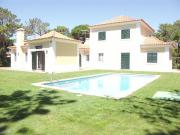 Óptima moradia V6 na Quinta da Marinha com piscina