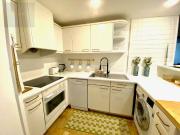 Óptimo T1 mobilado em condomínio com vista de mar