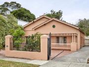 Oranges and sunshine: classic California bungalow