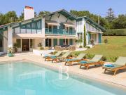 ORCHIDÉE Maison basque familiale avec piscine, à deux...