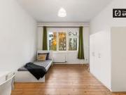 Ordentliches Zimmer in 2 Zimmer Wohnung in Neukölln zu...