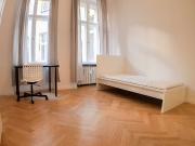 Ordentliches Zimmer zur Miete in 6 Zimmer Wohnung in...