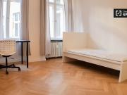 Ordentliches Zimmer zur Miete in 6 Zimmer Wohnung in...