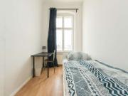 Ordentliches Zimmer zur Miete in Wohnung mit 5...