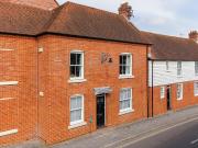 Orient Place, Canterbury CT2, 2 bed flat to rent, £1,150...