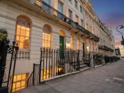 Oriental Place, Brighton BN1, 1 bed flat to rent, £1,250...