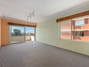 Original North Facing Top Floor Apartment With Double...