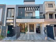 Orignal pics 10 marla house for sale lahore bahria town...