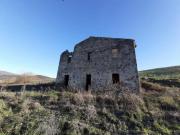Orvieto Vendesi casale da ristrutturare con 12 ha di...