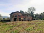 Orvieto Vendesi Casale da ristrutturare con 1,5 ha di...