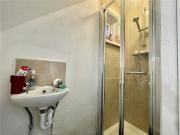 Osborne Road, Bournemouth, BH9 5 bed detached house to...
