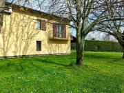 Osimo: Casale Ristrutturato tra le Colline con Vista...