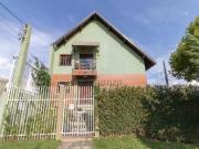 Ótima casa de esquina à venda no Ahú!