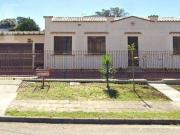 ÓTIMA CASA DE ESQUINA, RESIDENCIAL/COMERCIAL. NO JARDIM...