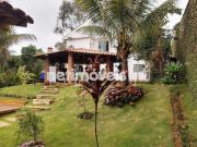 Ótima casa em condomínio fechado!