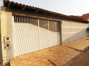ÓTIMA CASA REFORMADA EM UMA DAS MELHORES QUADRAS DO...