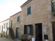 Ótima Moradia em Excelente Estado com quintal. 3 Quartos...