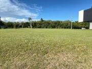 Ótimo terreno de esquina no Condomínio Marítimo!