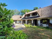 OUERRE Chaumière et sa maison d'amis