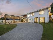 OUTDOOR LIVING OASIS