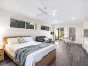 OUTSTANDING STUDIO LIVING ON GROUND LEVEL PERFECT CANNON...