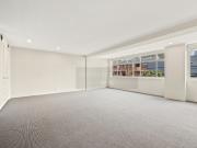 Oversize 3 Bedroom Apartment with Parking