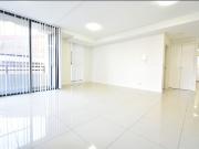 Oversized 3 Bedroom Apartment with Large Courtyard
