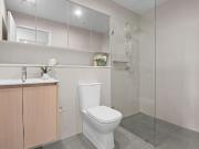 Oversized 3 Bedroom Apartment with Park Views Oversized 3 Bedroom Apartment with Park Views