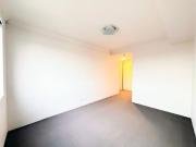 Oversized Apartment in a Prime Location Pool & Gym Access