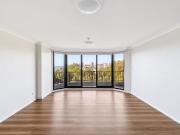 Oversized apartment in Rushcutters Bay