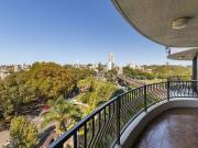 Oversized apartment in Rushcutters Bay