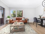 Oversized Apartment with Balcony & Lock Up Garage in...