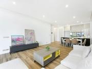 OVERSIZED APARTMENT WITH DOUBLE PARKING IN PRIME MASCOT...