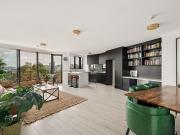 Oversized apartment with northerly bay views