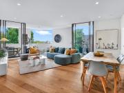 Oversized Family Entertainer in Amara Alexandria