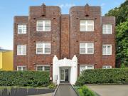 Oversized ground floor apartment in premier locale Oversized ground floor apartment in premier locale