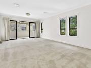 OVERSIZED Mosman Village Abode Quiet rear of block