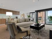 Oversized One Bedroom Apartment In Premier Lakeside Locale