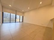 Oversized Quiet 2 Bed + Study, Full A/C, Garden view!